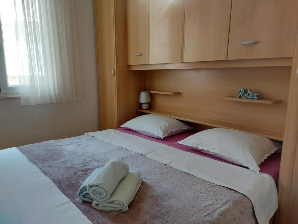 Apartments By The Sea Duce, Omis - 2731 Dugi Rat Kültér fotó